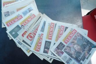 La Estrella de Tucsón ha sido el último periódico en español impreso haciendo periodismo real para la comunidad hispana de Tucson. Cerró en abril de 2023.